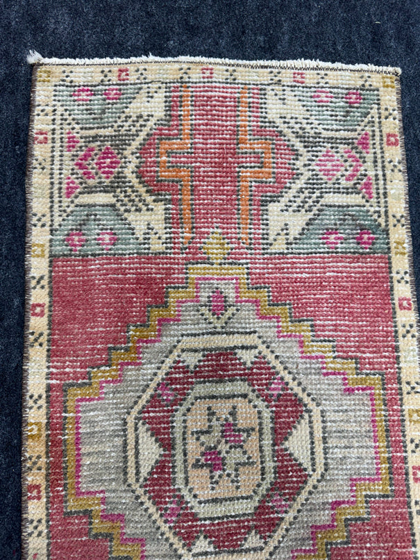 Turkish Yastik Rug  1'5" x  2'11" #24363