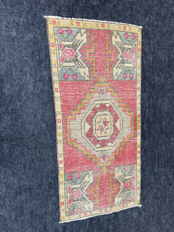 Turkish Yastik Rug  1'5" x  2'11" #24363