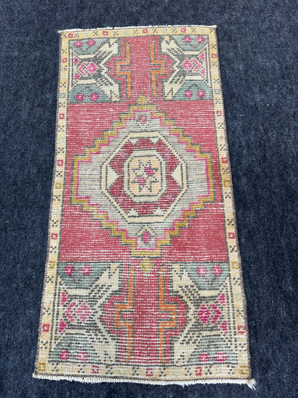 Turkish Yastik Rug  1'5" x  2'11" #24363