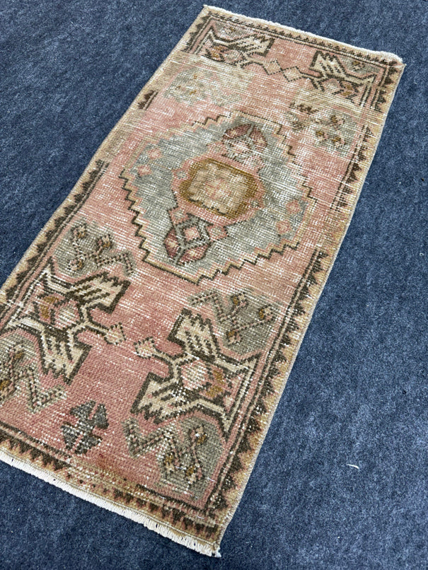 Turkish Yastik Rug  1'7" x  3'3" #24354
