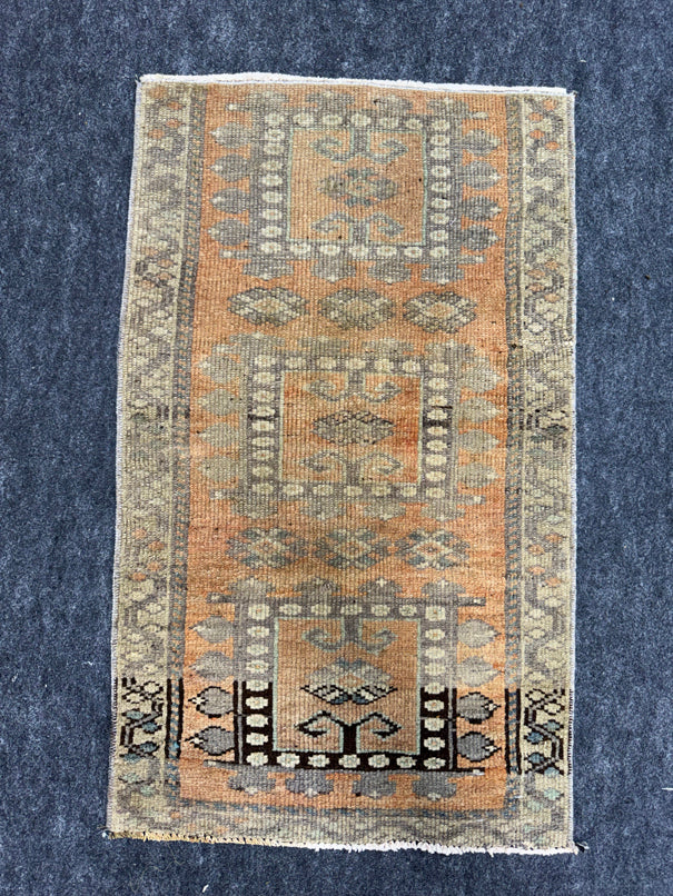 Turkish Yastik Rug  1'6" x  2'7" #24352