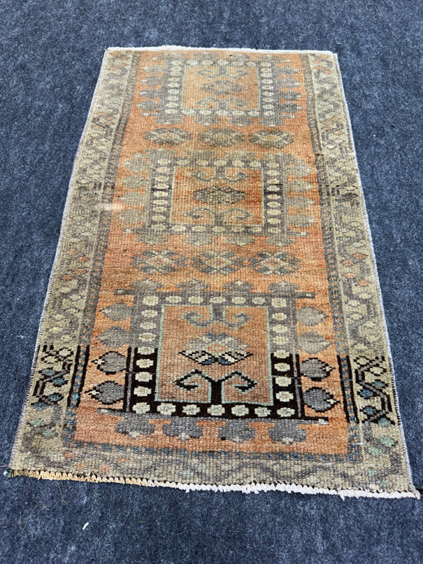 Turkish Yastik Rug  1'6" x  2'7" #24352