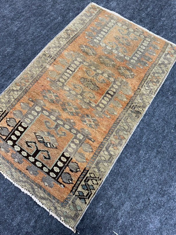 Turkish Yastik Rug  1'6" x  2'7" #24352