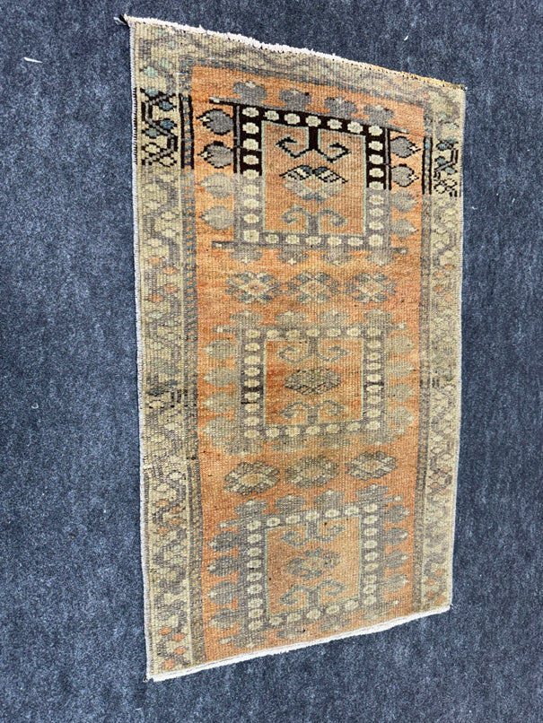 Turkish Yastik Rug  1'6" x  2'7" #24352