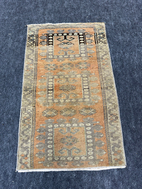 Turkish Yastik Rug  1'6" x  2'7" #24352