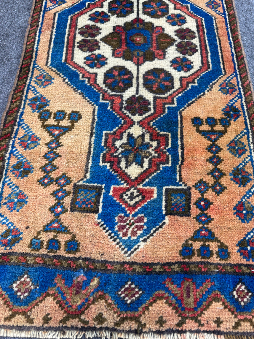 Turkish Yastik Rug  1'6" x  3'5" #24351