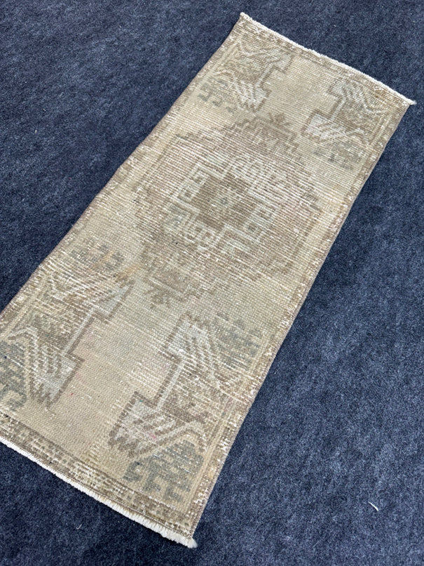 Turkish Yastik Rug  1'4" x  3'2" #24344