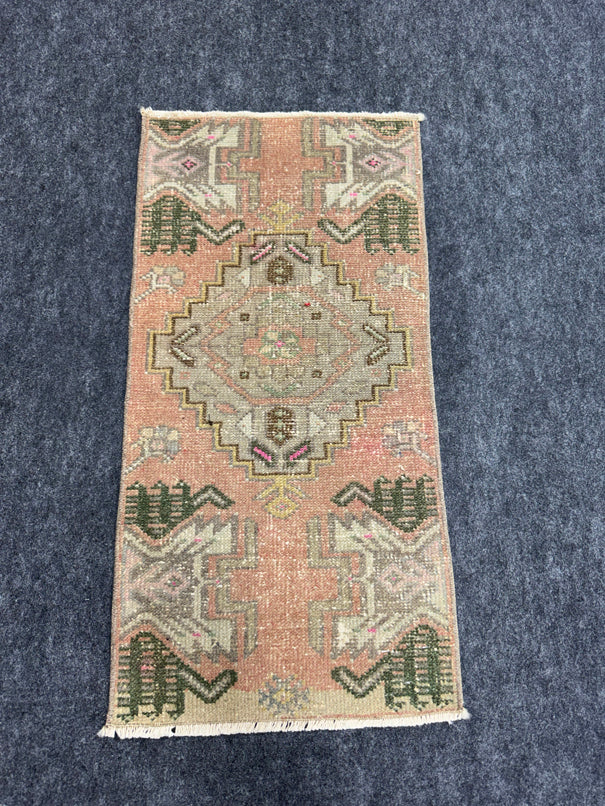 Turkish Yastik Rug  1'5" x  2'9" #24343