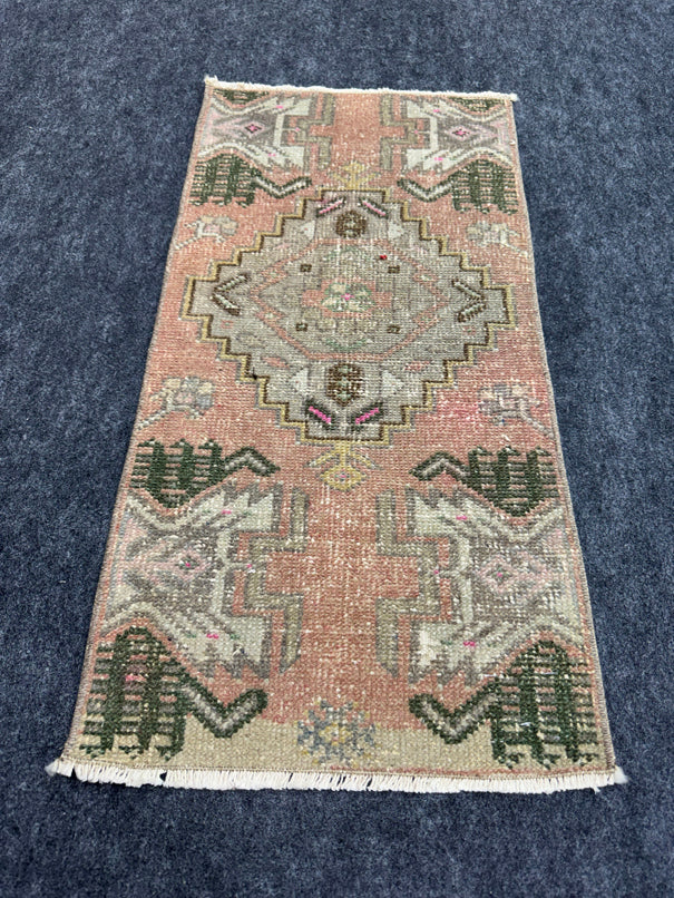 Turkish Yastik Rug  1'5" x  2'9" #24343