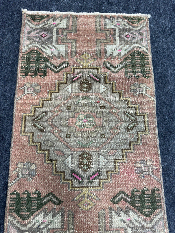 Turkish Yastik Rug  1'5" x  2'9" #24343