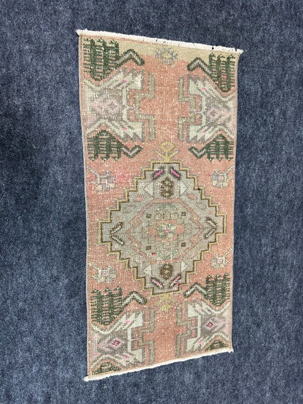 Turkish Yastik Rug  1'5" x  2'9" #24343
