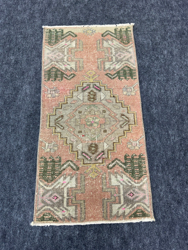Turkish Yastik Rug  1'5" x  2'9" #24343