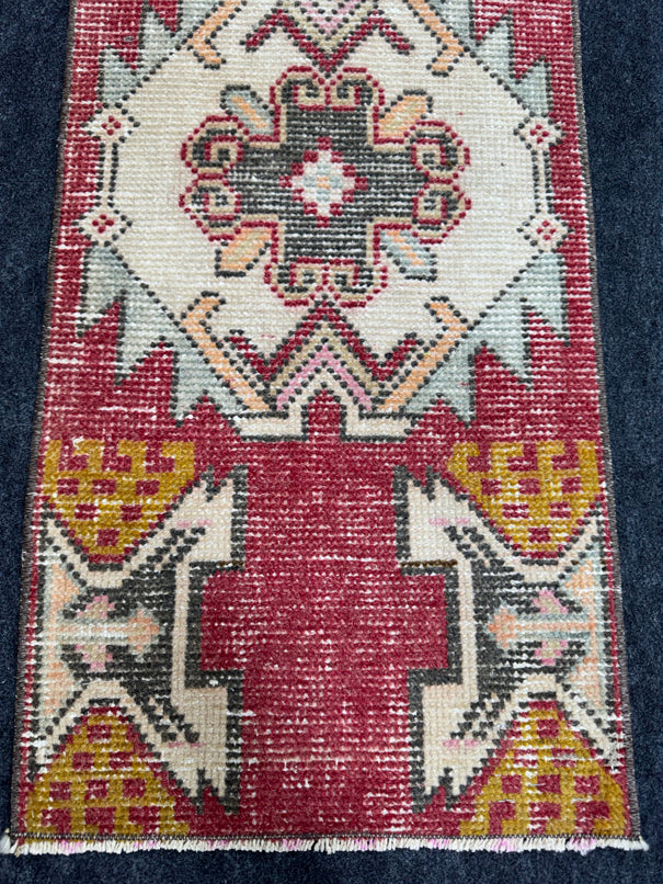 Turkish Yastik Rug  1'4" x  3'1" #24342