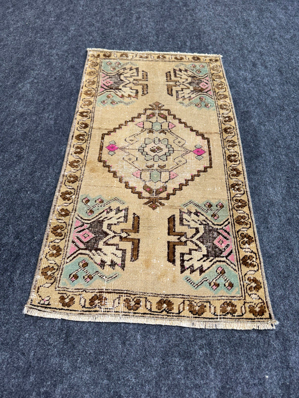 Turkish Yastik Rug  1'7" x  2'11" #24340