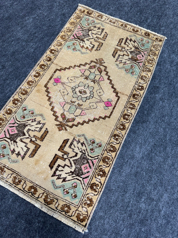 Turkish Yastik Rug  1'7" x  2'11" #24340