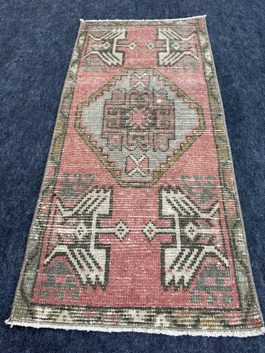 Turkish Yastik Rug  1'6" x  3'2" #24324