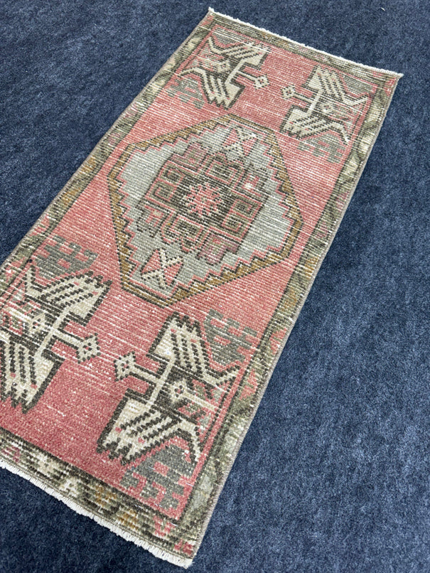 Turkish Yastik Rug  1'6" x  3'2" #24324