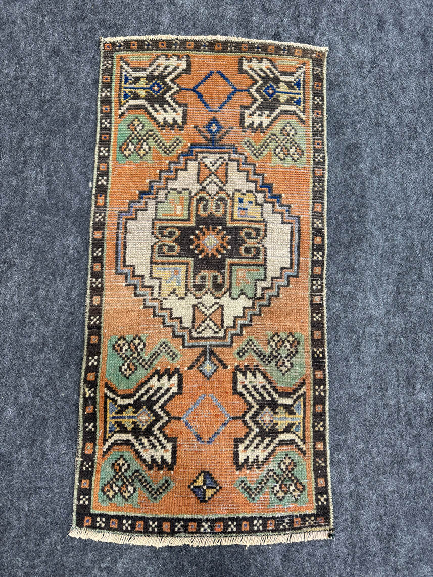 Turkish Yastik Rug  1'5" x  2'11" #24318
