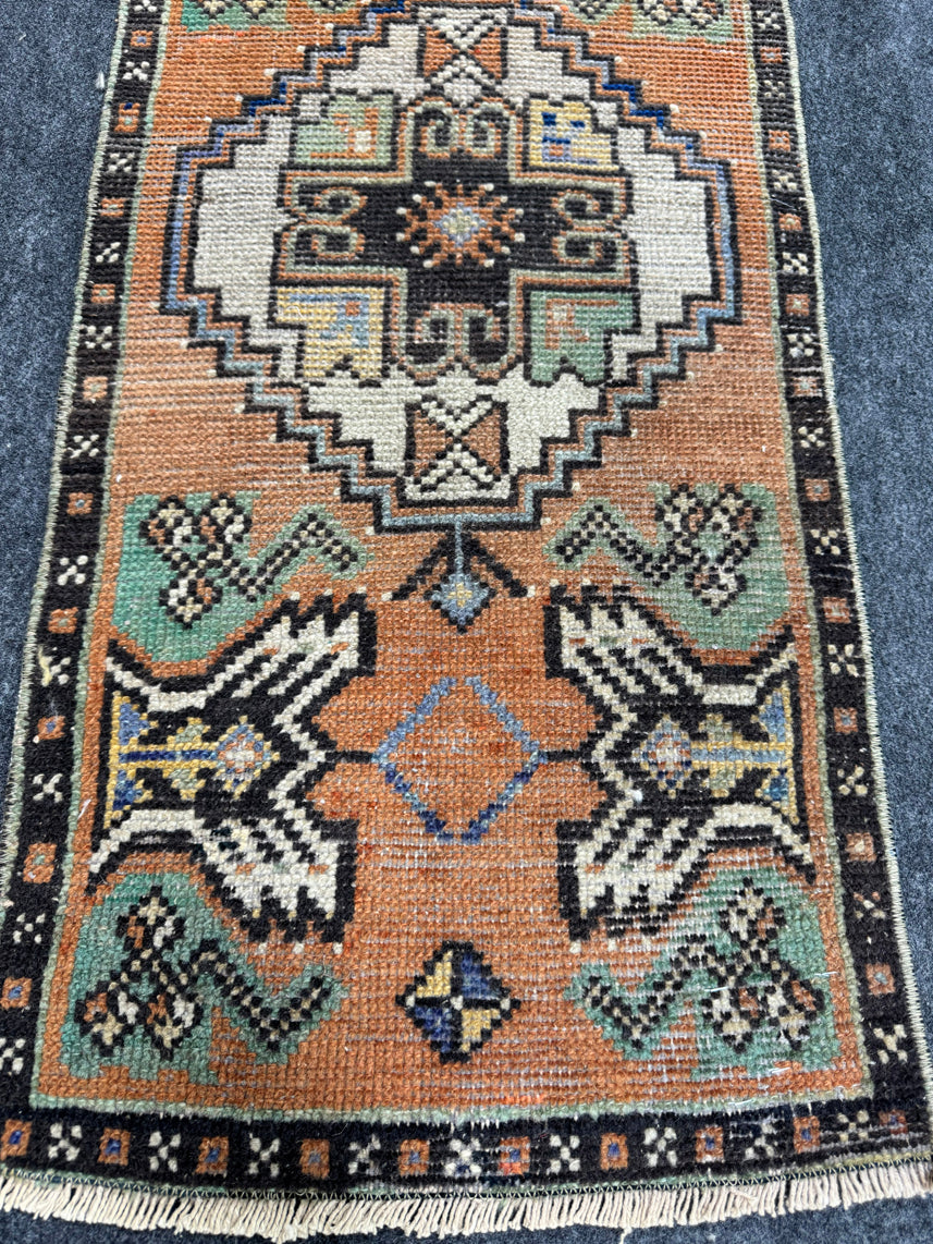Turkish Yastik Rug  1'5" x  2'11" #24318