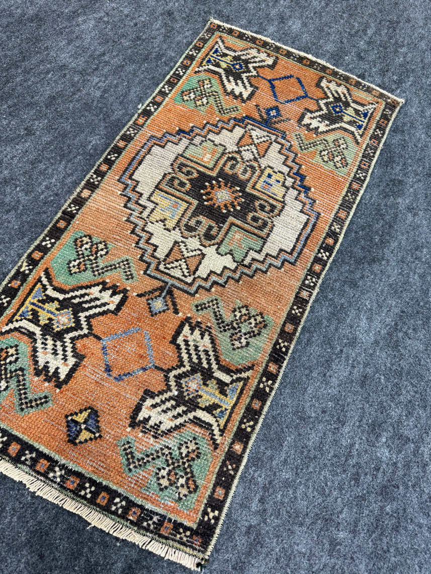 Turkish Yastik Rug  1'5" x  2'11" #24318