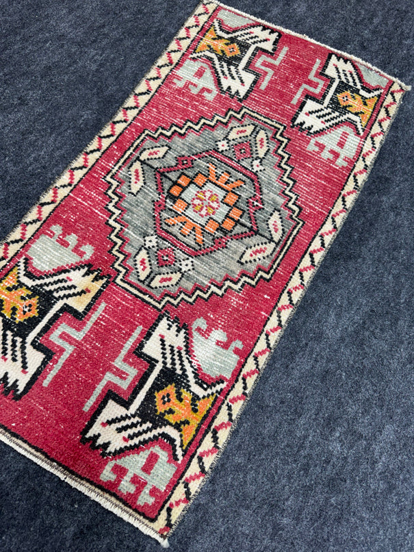 Turkish Yastik Rug  1'5" x  2'11" #24312