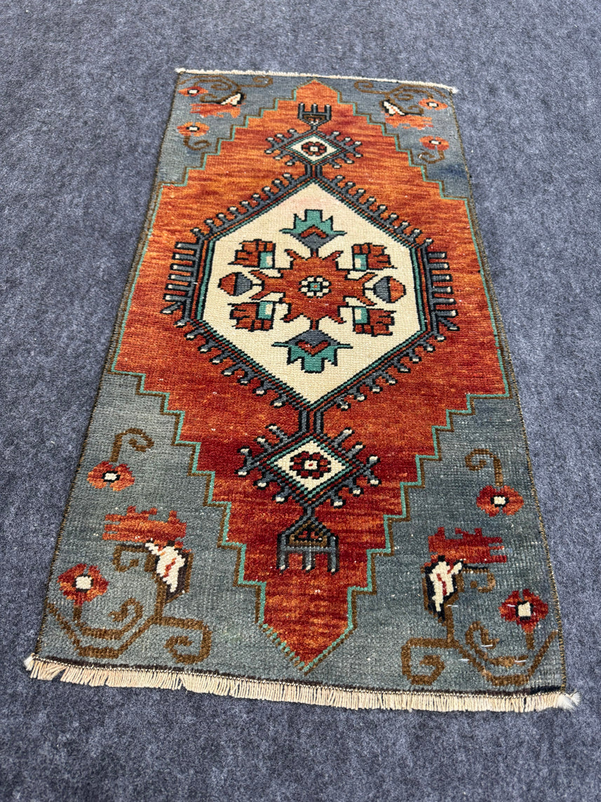 Turkish Yastik Rug  1'7" x  3'1" #24314