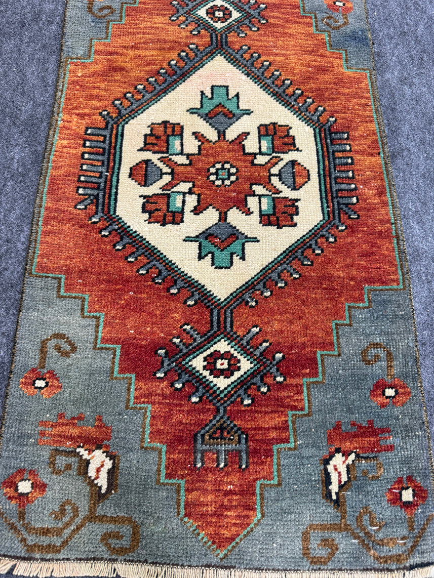 Turkish Yastik Rug  1'7" x  3'1" #24314