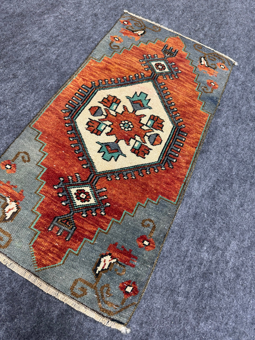 Turkish Yastik Rug  1'7" x  3'1" #24314