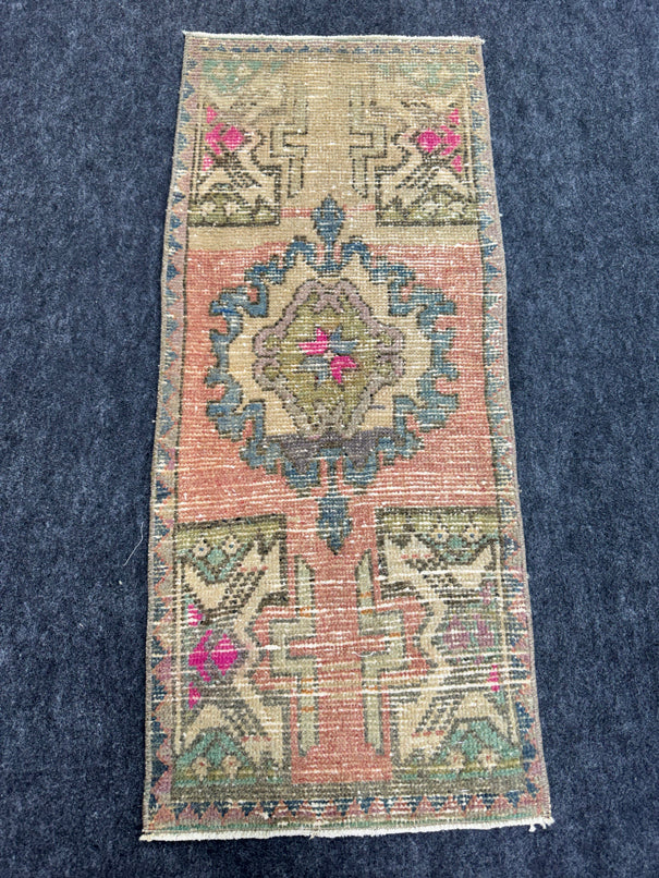 Turkish Yastik Rug  1'5" x  3'6" #24308