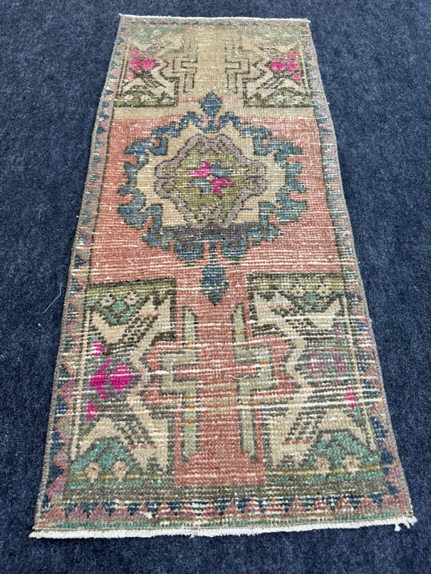 Turkish Yastik Rug  1'5" x  3'6" #24308