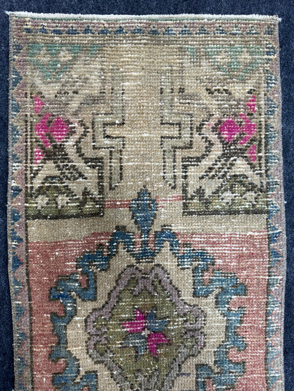 Turkish Yastik Rug  1'5" x  3'6" #24308