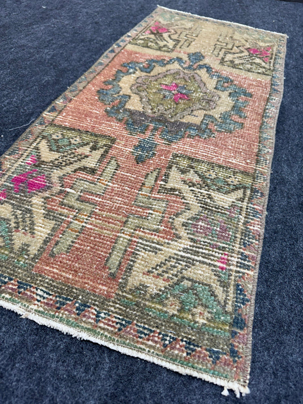Turkish Yastik Rug  1'5" x  3'6" #24308