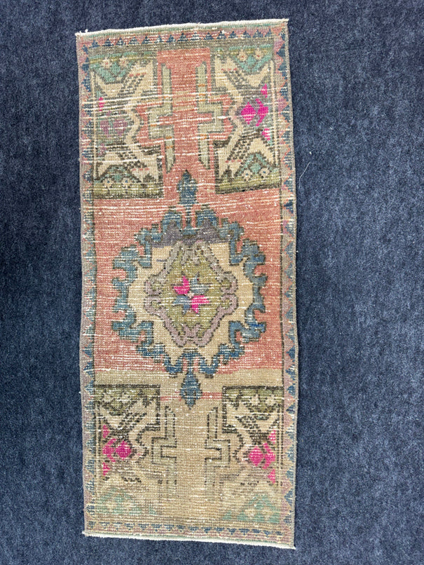 Turkish Yastik Rug  1'5" x  3'6" #24308