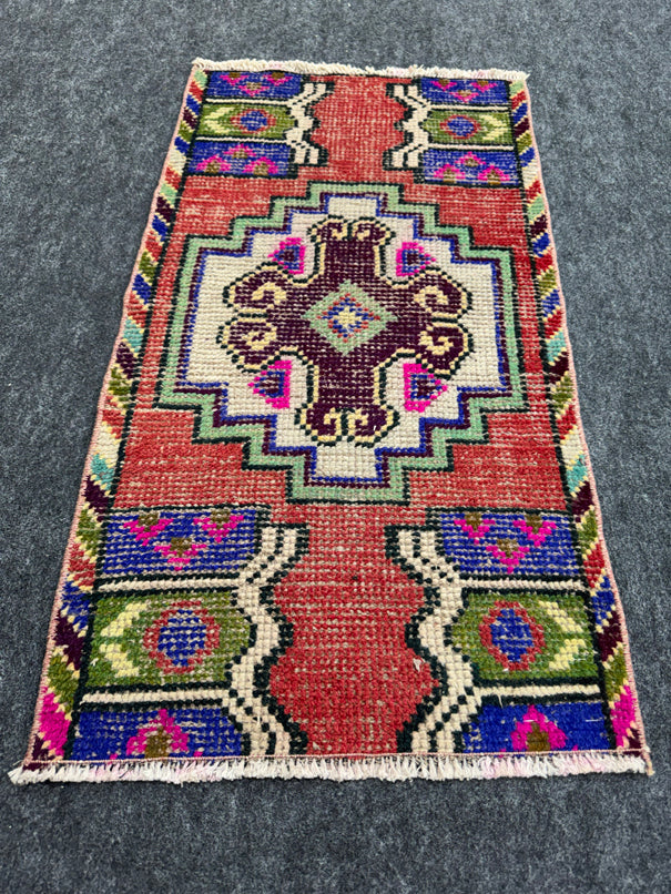 Turkish Yastik Rug  1'7" x  2'11" #24292