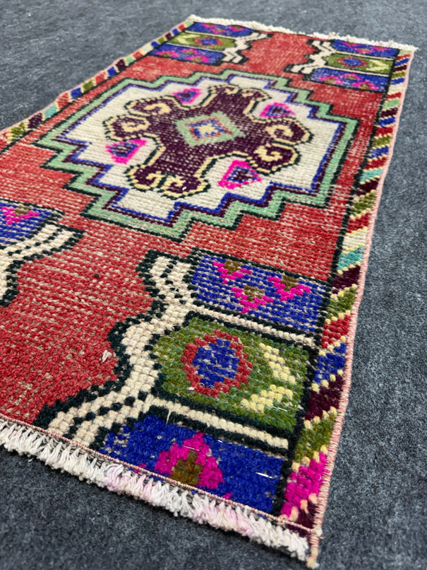 Turkish Yastik Rug  1'7" x  2'11" #24292