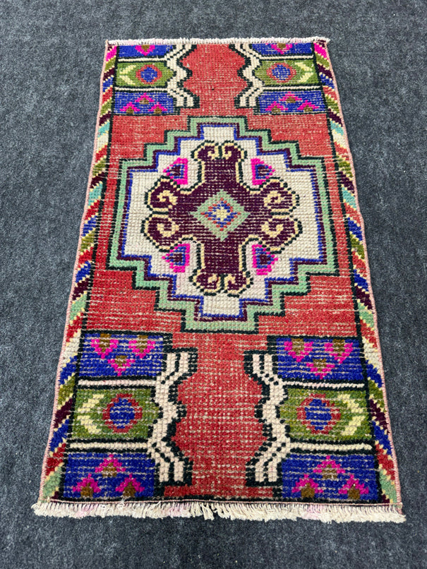 Turkish Yastik Rug  1'7" x  2'11" #24292