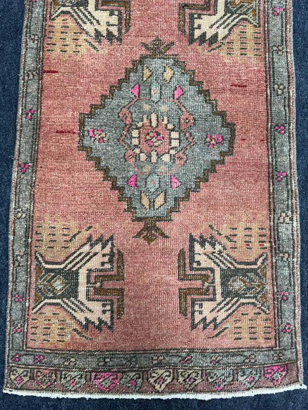 Turkish Yastik Rug  1'4" x  3'6" #24281