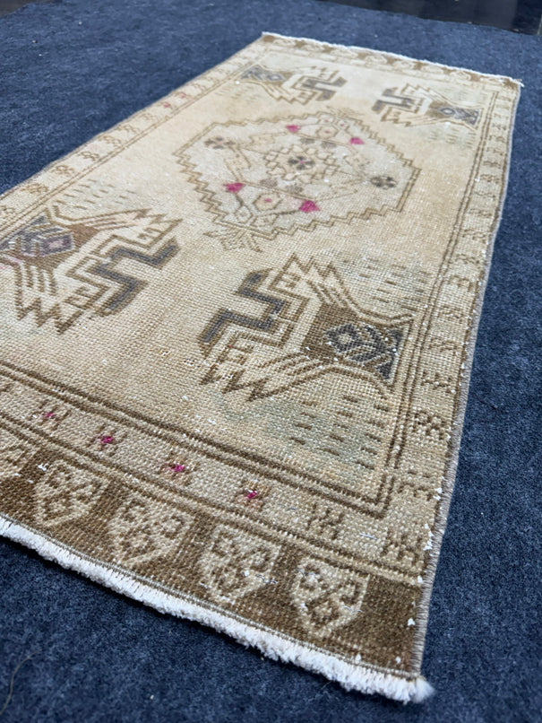 Turkish Yastik Rug  1'9" x  3'7" #24283