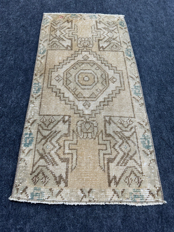 Turkish Yastik Rug  1'6" x  3'2" #24284