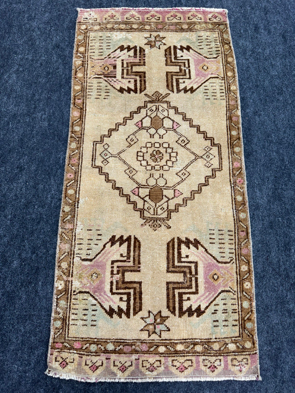 Turkish Yastik Rug  1'7" x  3'5" #24277