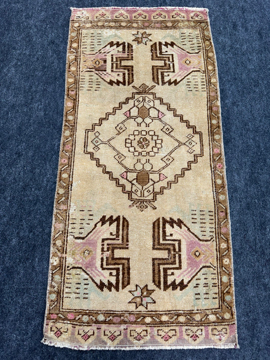 Turkish Yastik Rug  1'7" x  3'5" #24277