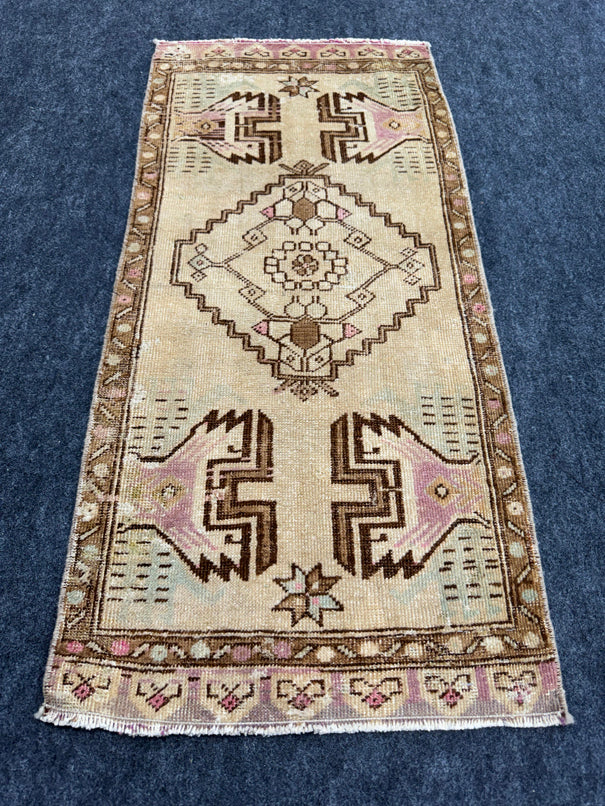 Turkish Yastik Rug  1'7" x  3'5" #24277