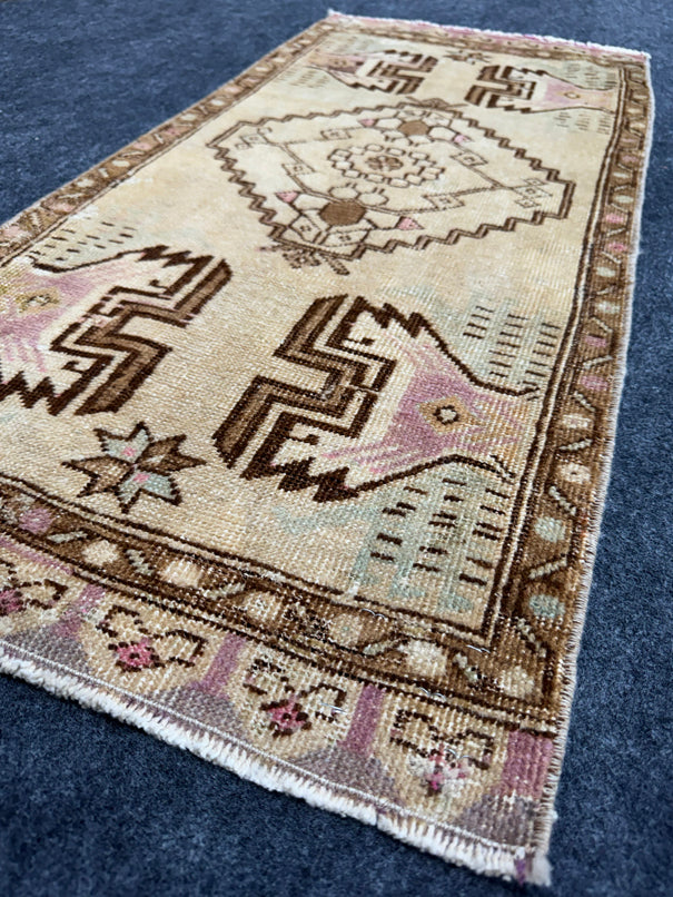 Turkish Yastik Rug  1'7" x  3'5" #24277