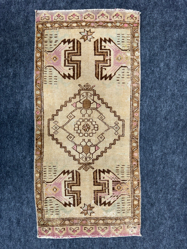 Turkish Yastik Rug  1'7" x  3'5" #24277