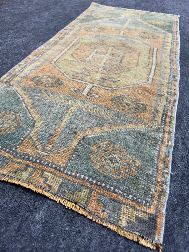 Turkish Yastik Rug  1'7" x  3'6" #24276