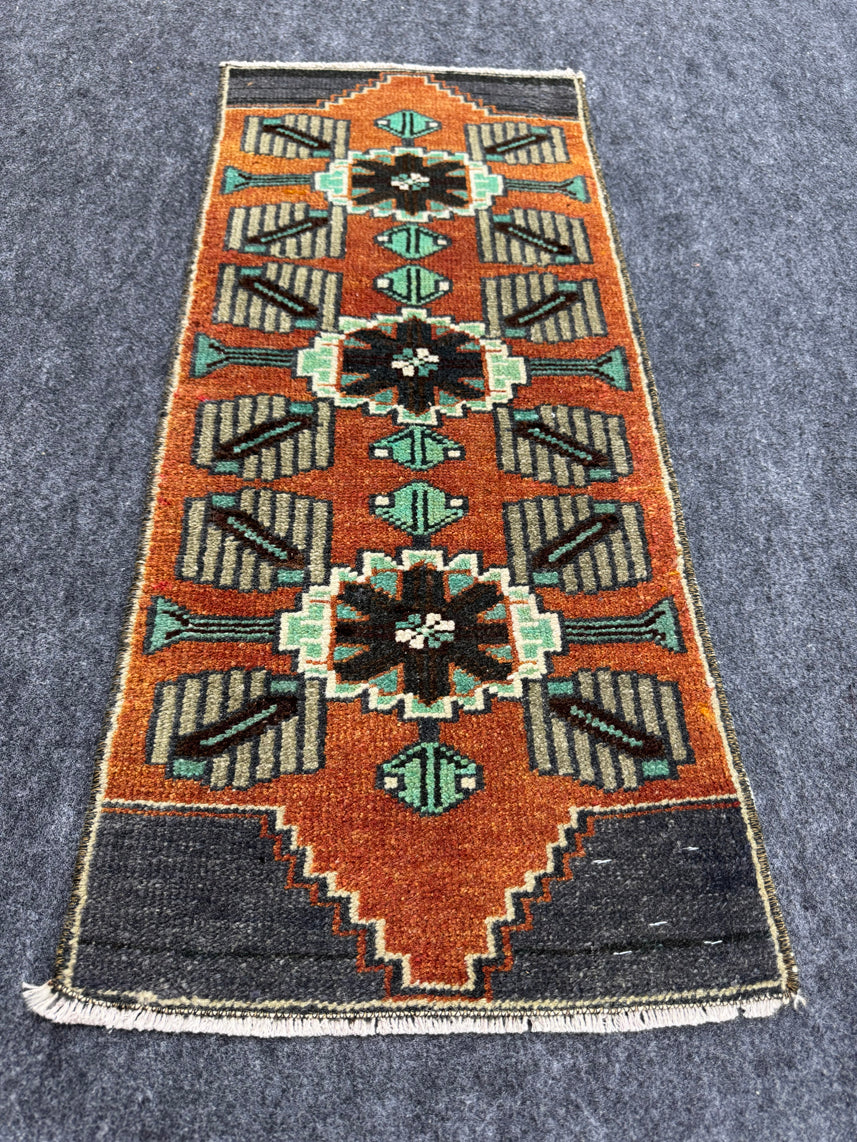 Turkish Yastik Rug  1'3" x  2'10" #24271
