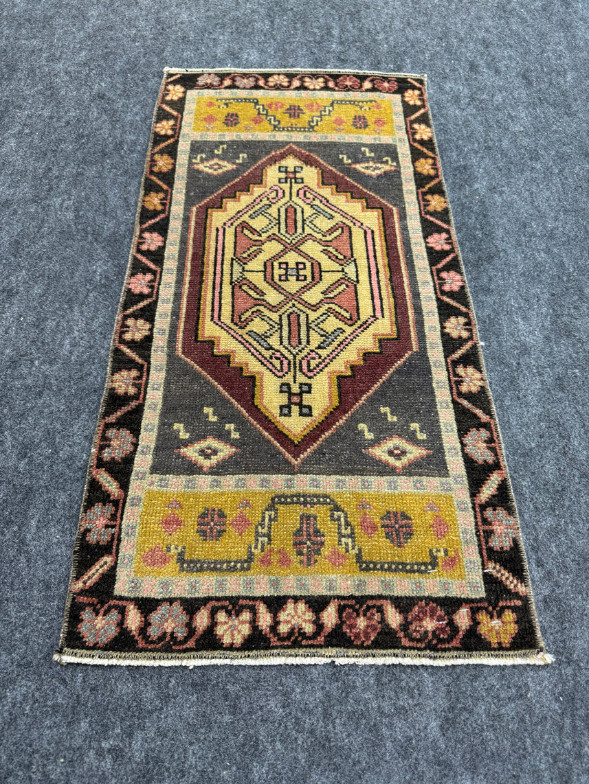 Turkish Yastik Rug  1'5" x  2'11" #24269