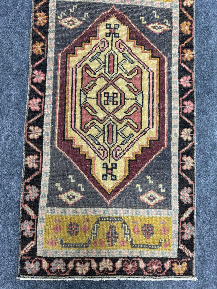 Turkish Yastik Rug  1'5" x  2'11" #24269