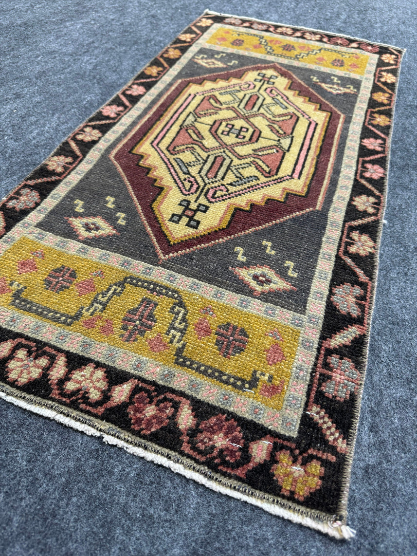 Turkish Yastik Rug  1'5" x  2'11" #24269