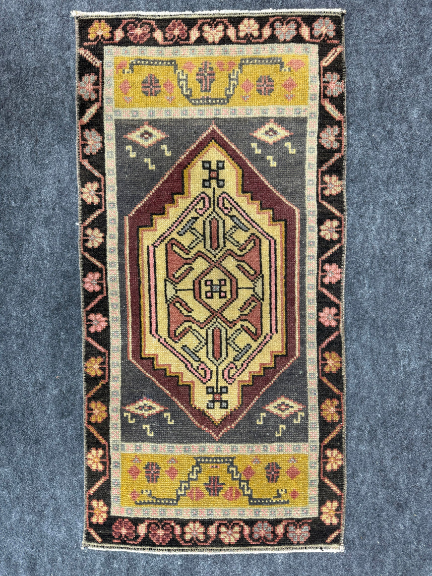 Turkish Yastik Rug  1'5" x  2'11" #24269